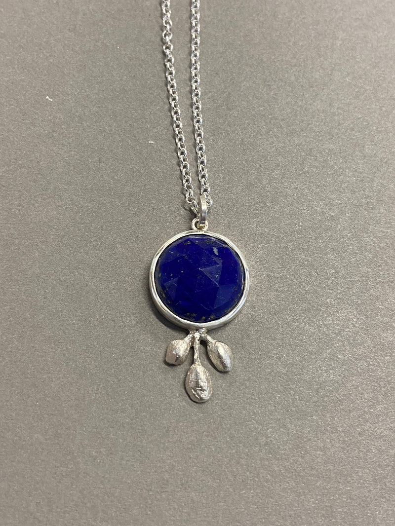Andrea Mueller -  Gem with  three buds - Lapis Lazuli - Necklace