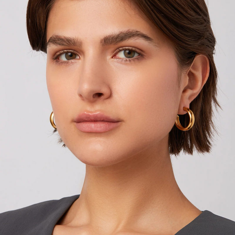 Staple Hoop Earrings Medium Gold - Jenny Bird