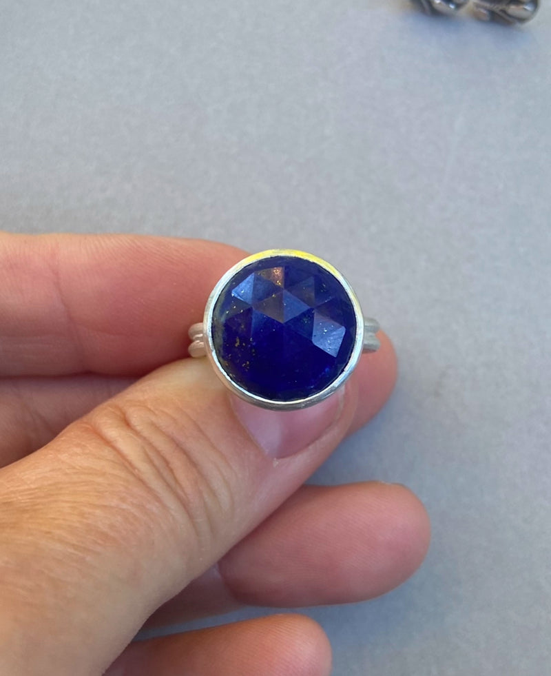 Andrea Mueller -  Rose cut Lapis Lazuli - Ring